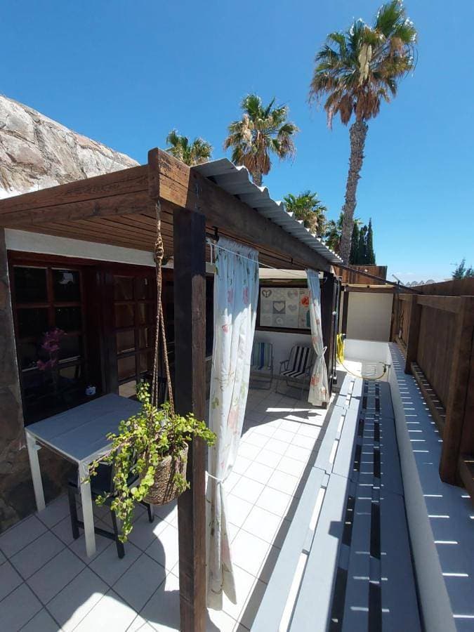 Private Sunny Terrace Studio - Secure Bike or Board Lockup 1