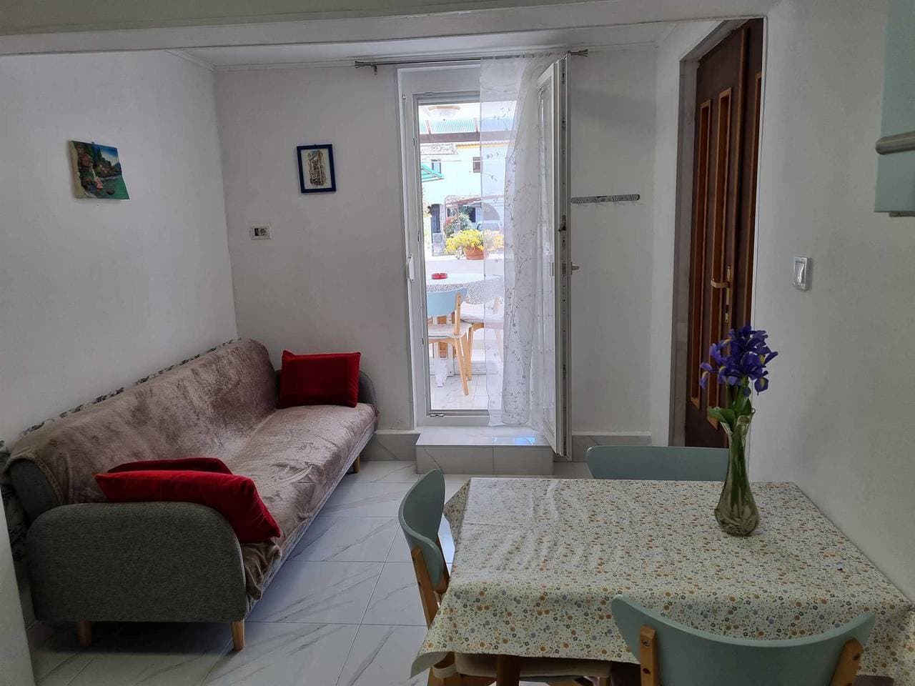 Foto 7 von 20: Palaziol Ferienwohnung mit 1 Schlafzimmer mit Balkon 0