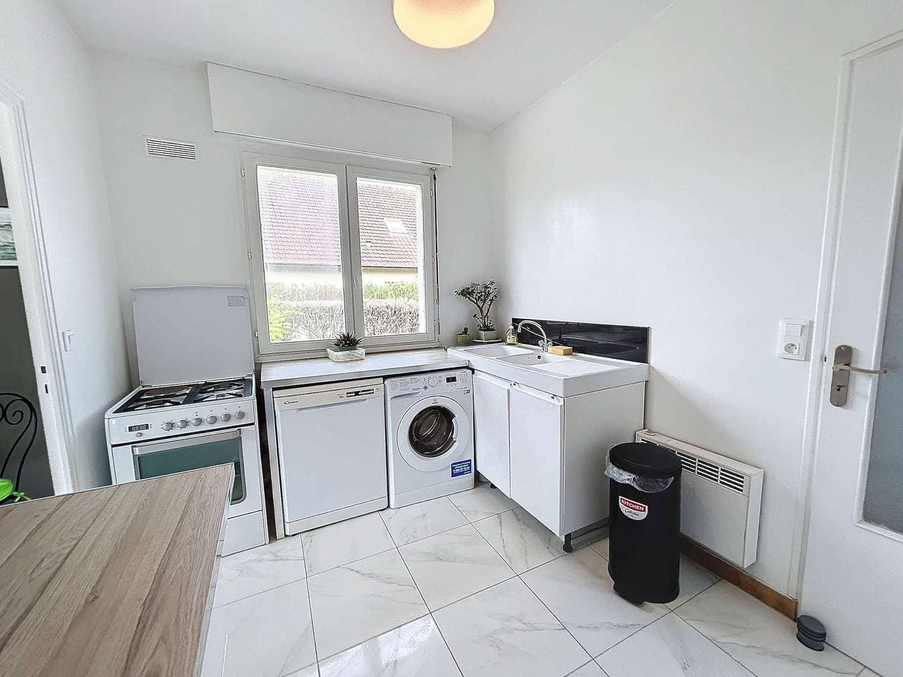 Foto 8 von 15: Erdgeschoss-Ferienhaus: Strandnah, ruhig, eingezäunter Garten, 3 Sz, nahe Geschäfte und Segelschule