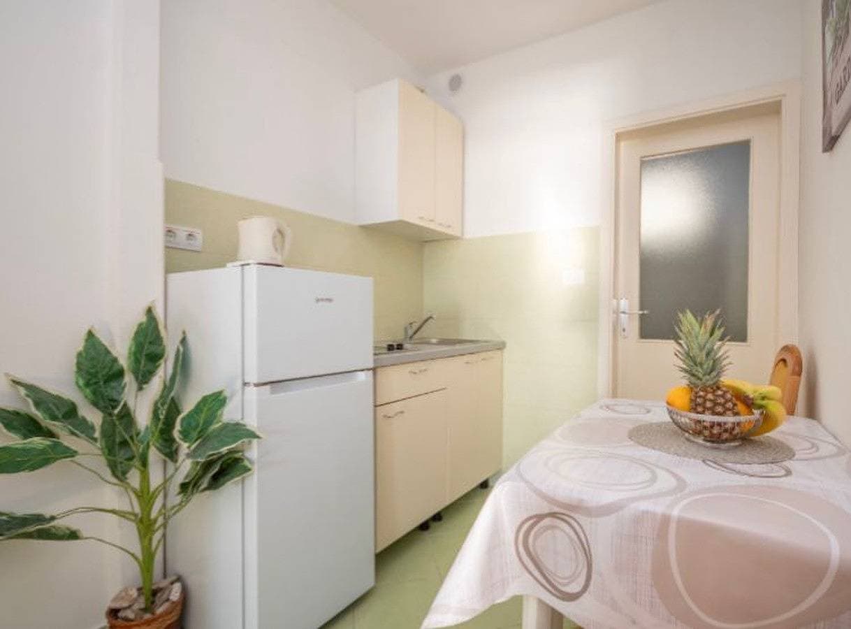 Foto 7 von 28: Ferienwohnung in Omiš mit Meerblick, Balkon, Klimaanlage, W-Lan (161-4)