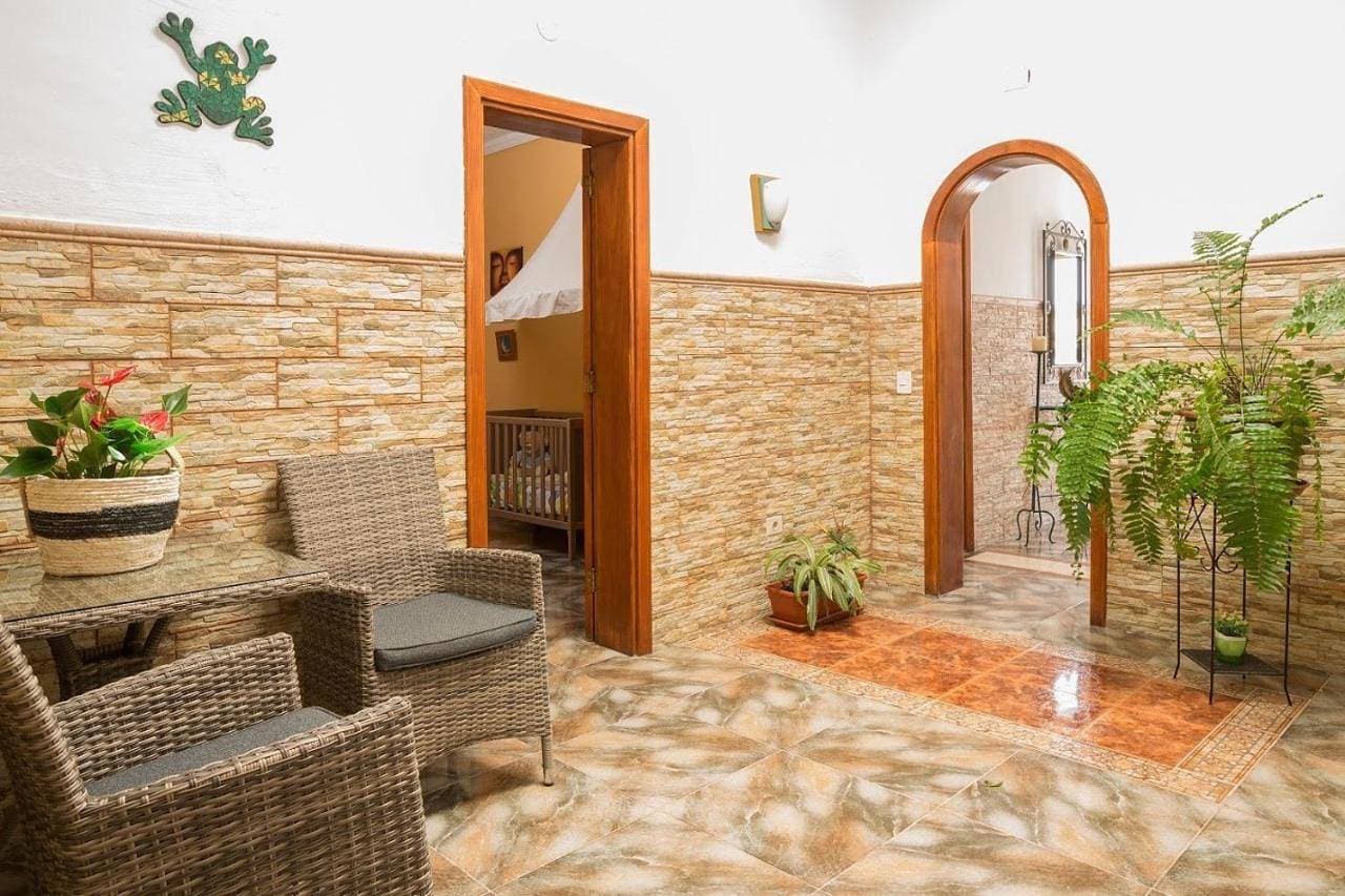 Foto 4 von 11: Three-Bedroom House