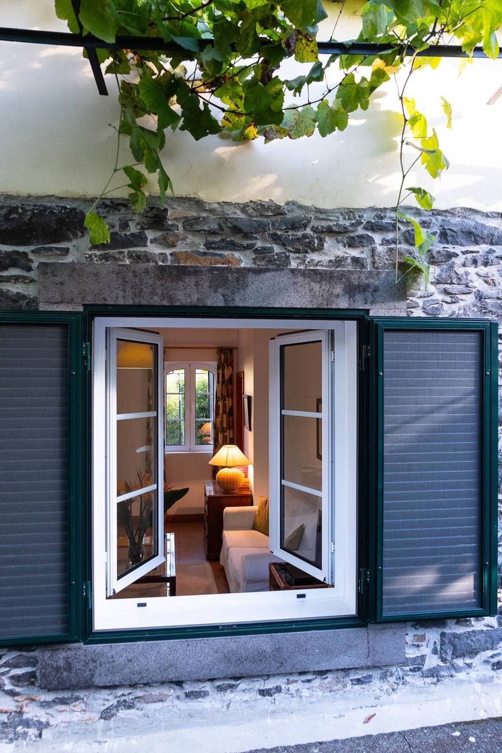 Foto 13 von 19: Charming stone cottage in Funchal | Casa Vinhas
