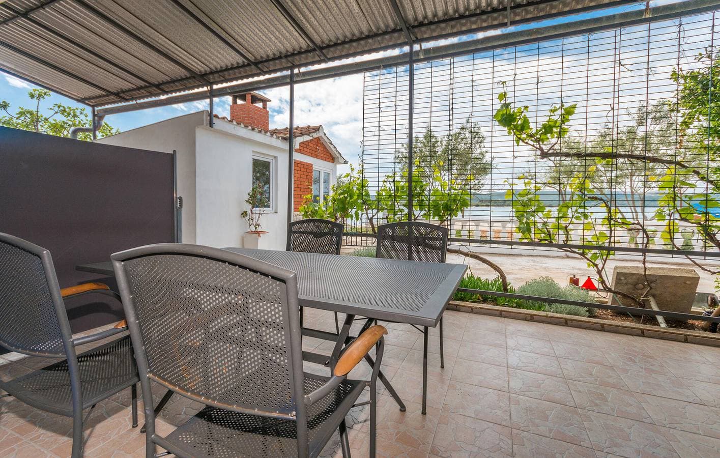 Foto 9 von 16: Apartment mit Meerblick, Terrasse, Parkplatz und WLAN, 700 m vom Strand entfernt