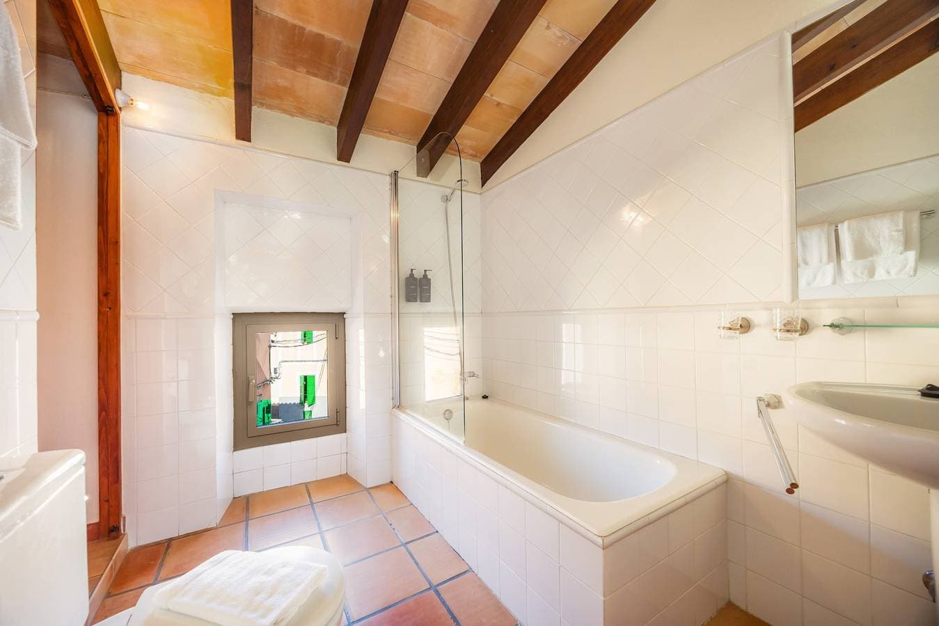 Foto 9 von 38: Doppelzimmer mit Gemeinschaftspool, WLAN und Klimaanlage