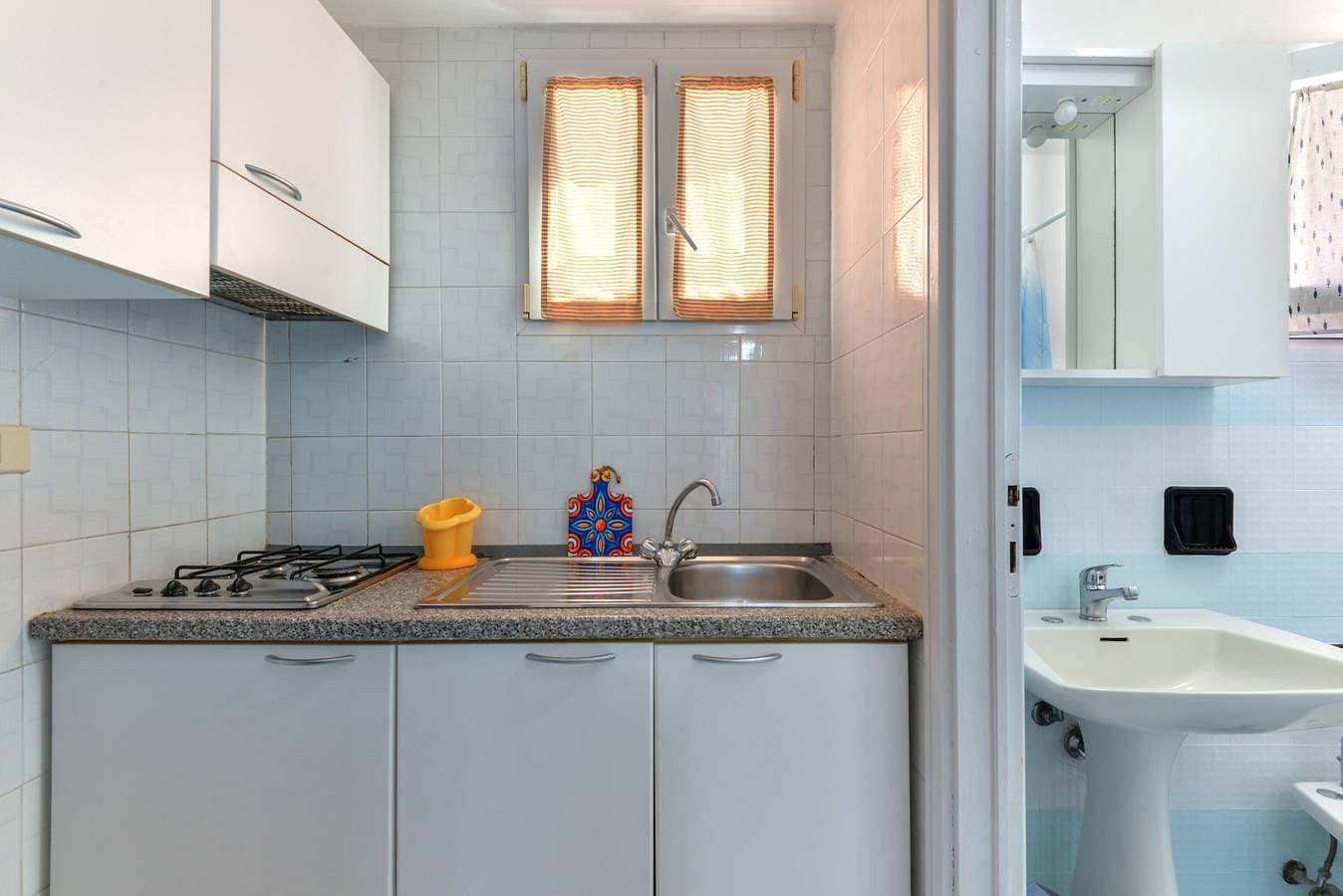 Foto 10 von 25: Ferienwohnung 'Villa Oda - Monolocale Sul Mare' mit Meerblick, WLAN und Klimaanlage