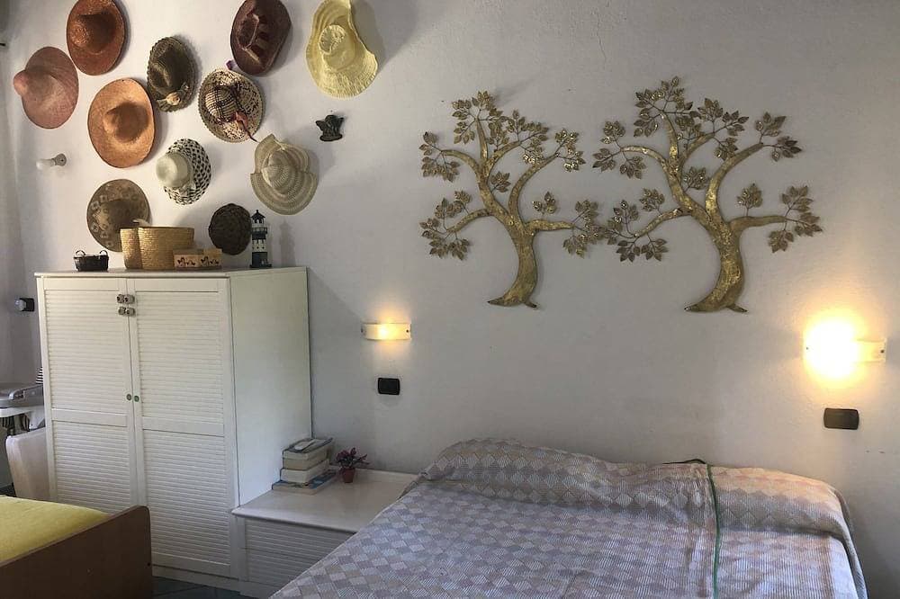 Foto 5 von 30: Villa Bibi with swimming pool, three doubles, garden, private beach.