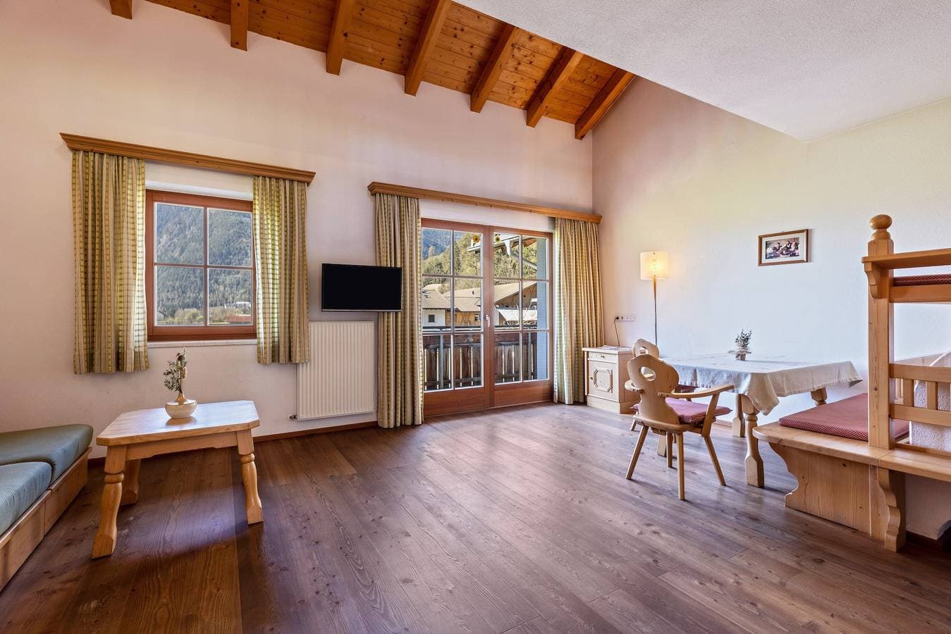 Foto 5 von 19: Ferienwohnung 'Peintenhof Typ B' mit Bergblick, Balkon und WLAN