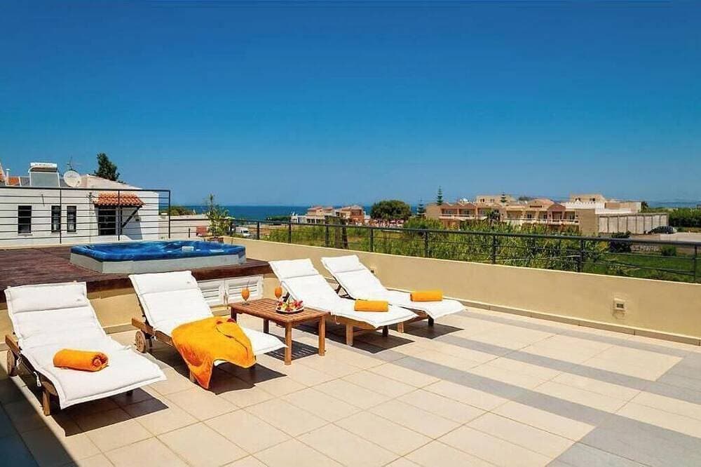 Foto 11 von 20: Cozy Coastal Retreat Steps from Maleme Beach