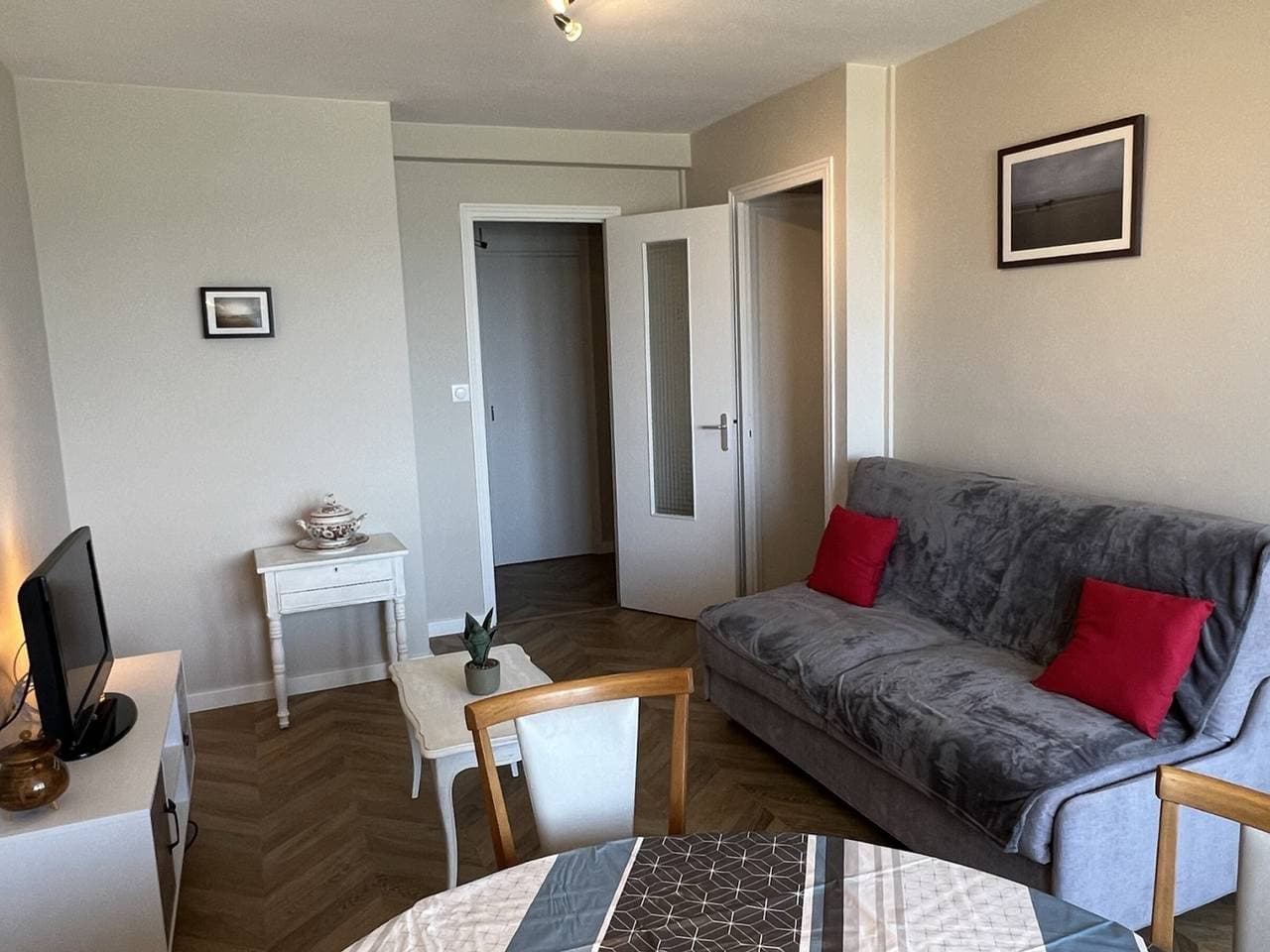 Foto 7 von 16: Studio mit Kabine und Parkplatz nahe am Strand