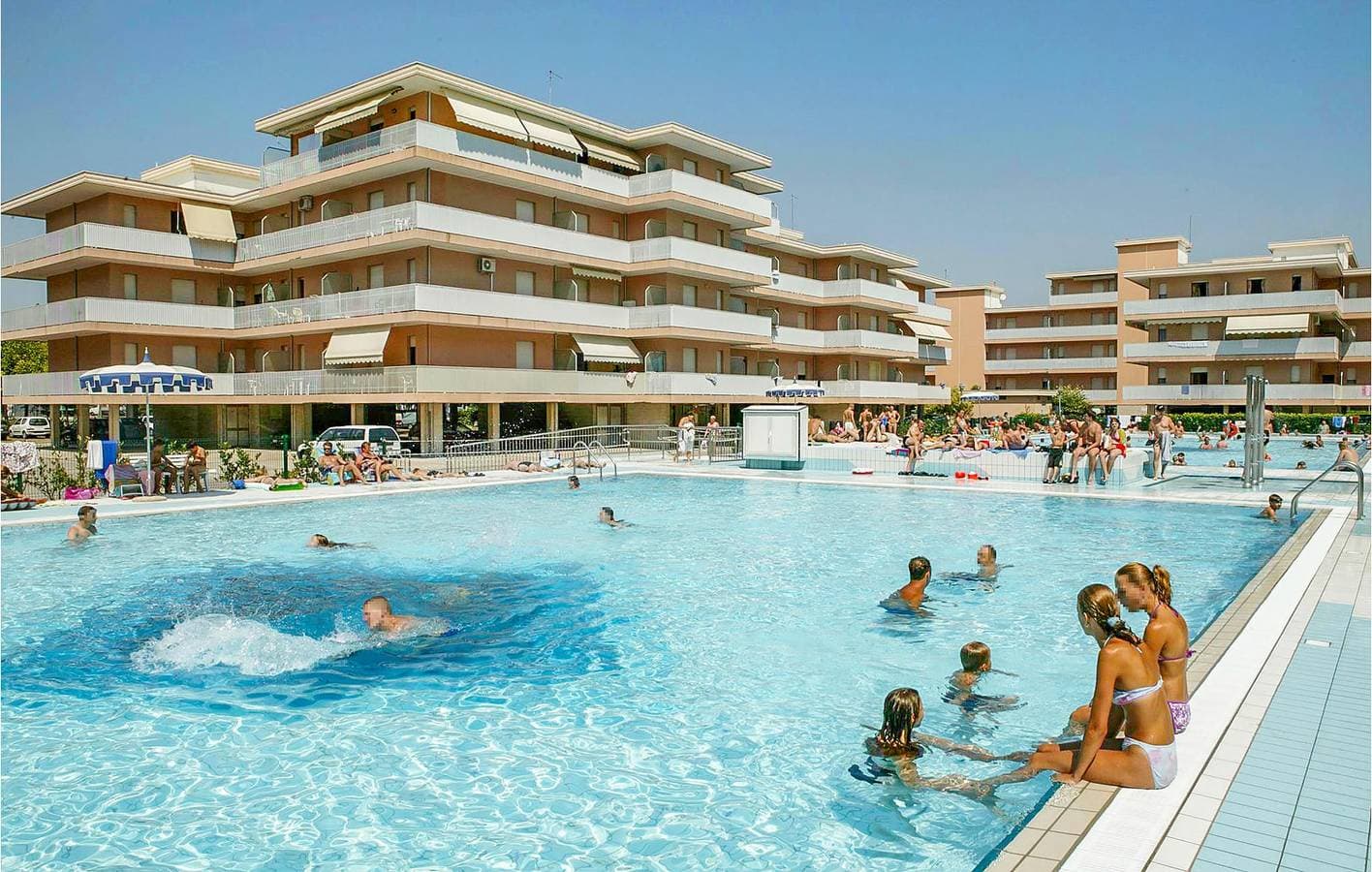 Foto 9 von 20: Appartement am Strand mit Pool und Küche