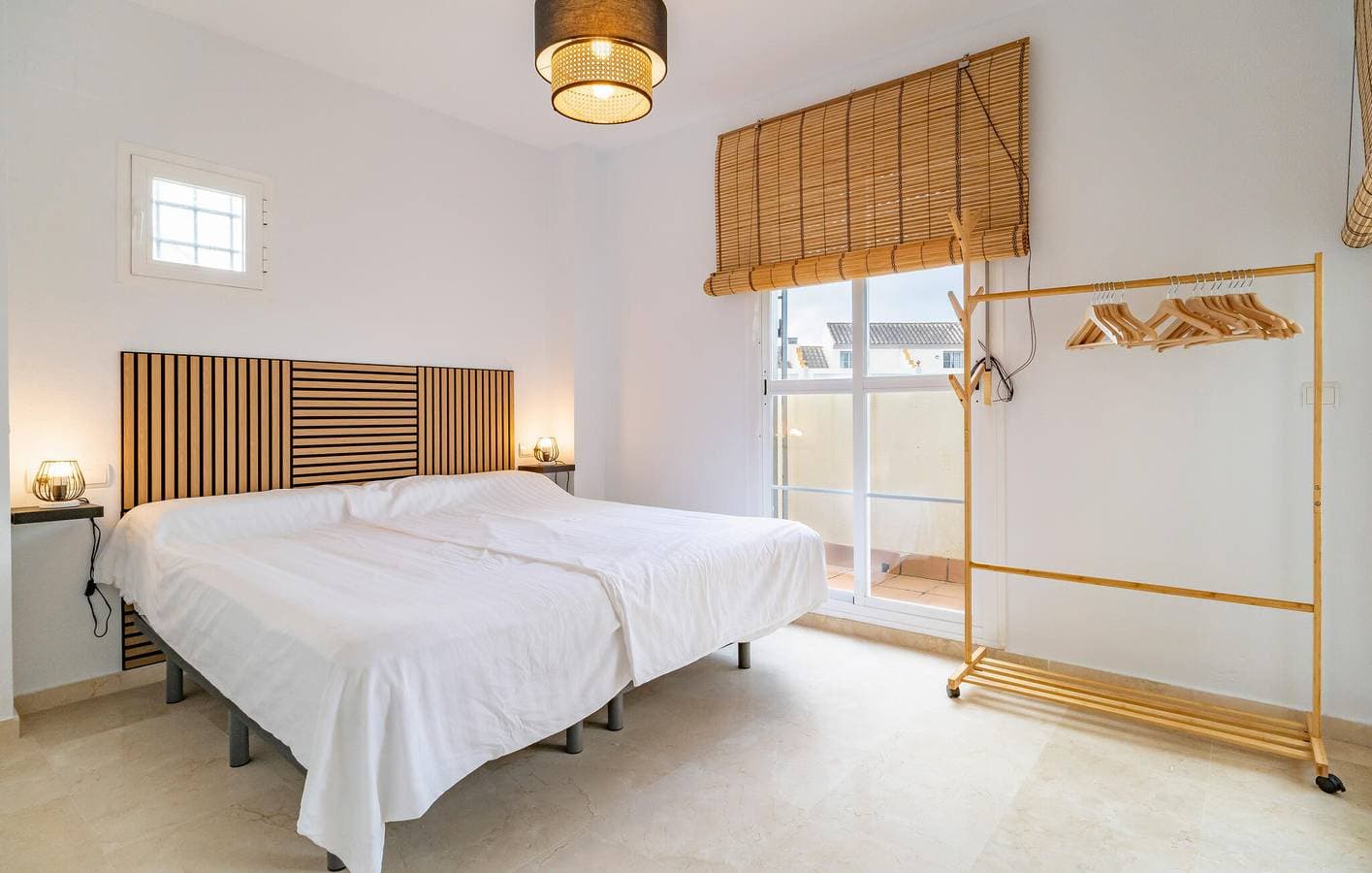 Foto 7 von 23: Glückseligkeit am Strand: Modernes Apartment mit Pool und Terrasse