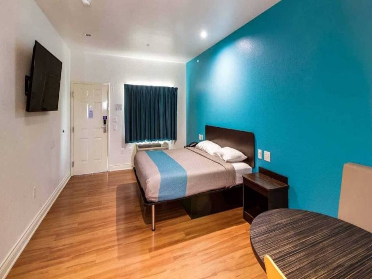 Foto 5 von 40: 1 Kingsize-Bett | Business-Zimmer, Rauche