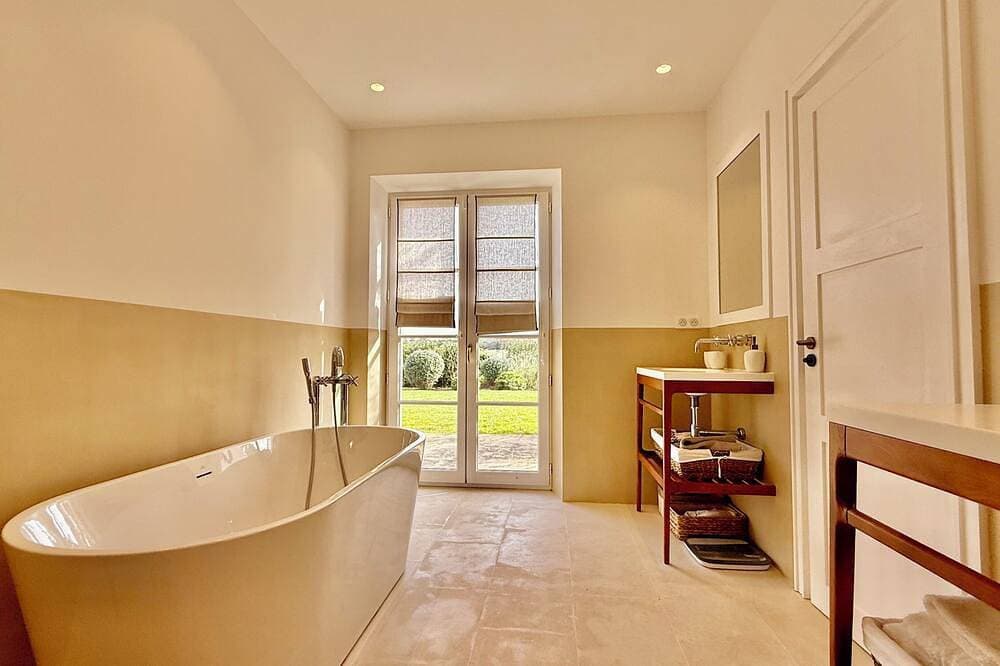 Foto 9 von 30: 6 bedroom villa completely renovated in 2026 located between sea and countryside ✨