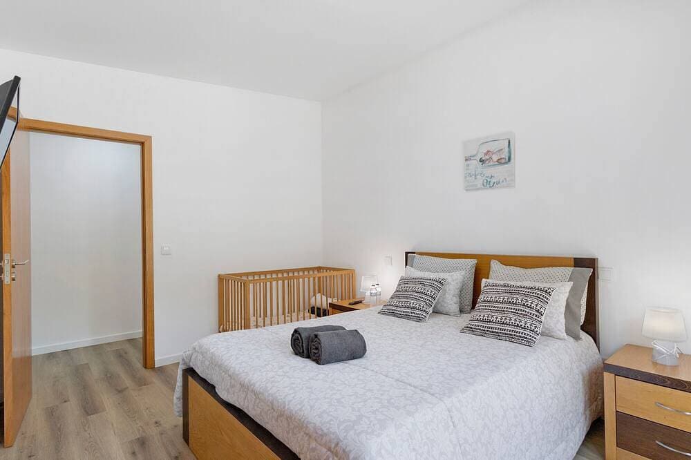 Foto 4 von 26: Ferienhaus 'Casa Das Camélias' mit Seeblick, WLAN und Klimaanlage