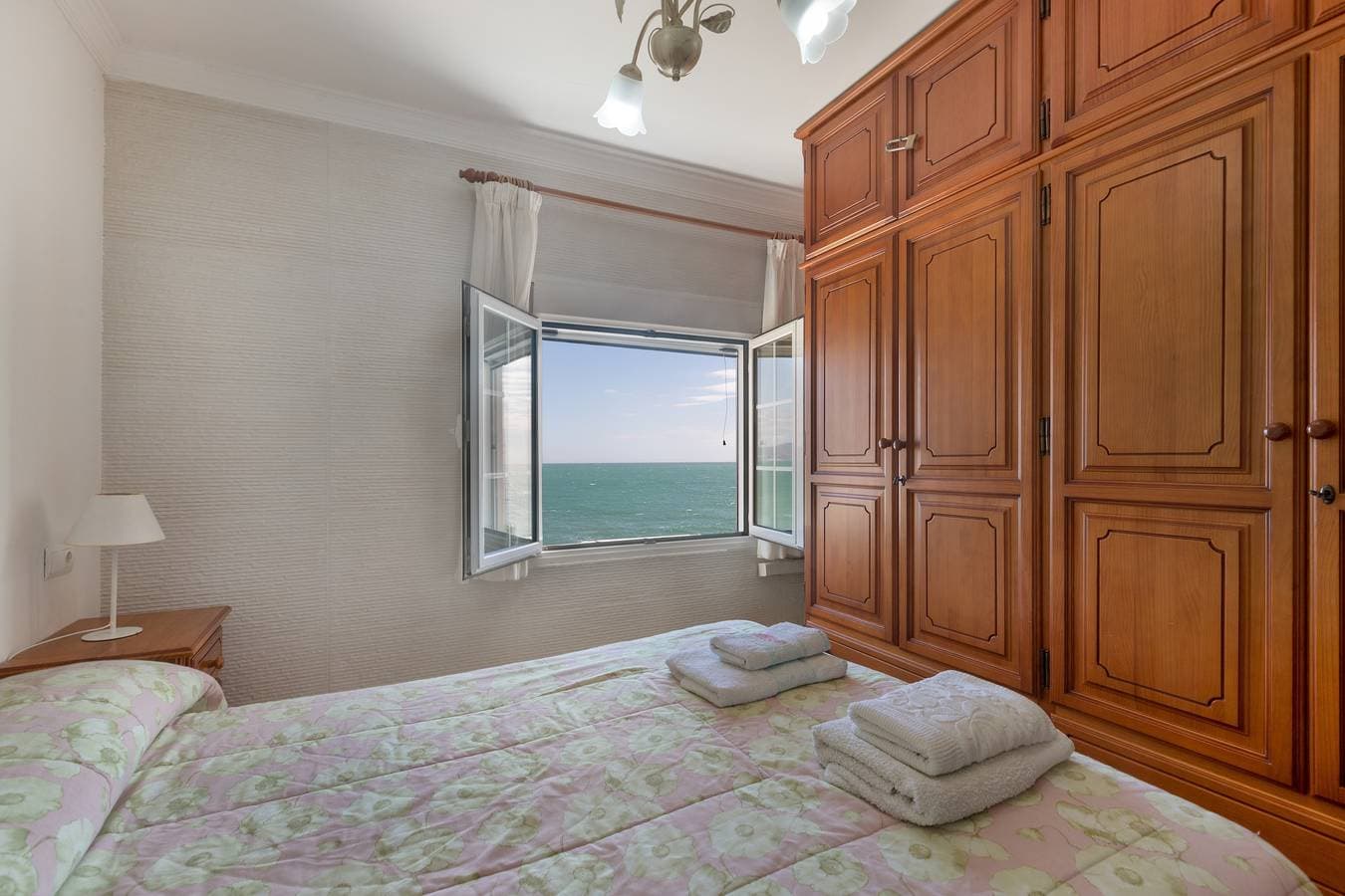 Foto 9 von 27: Apartment in erster Strandreihe mit herrlichem Blick auf die Bucht von Málaga
