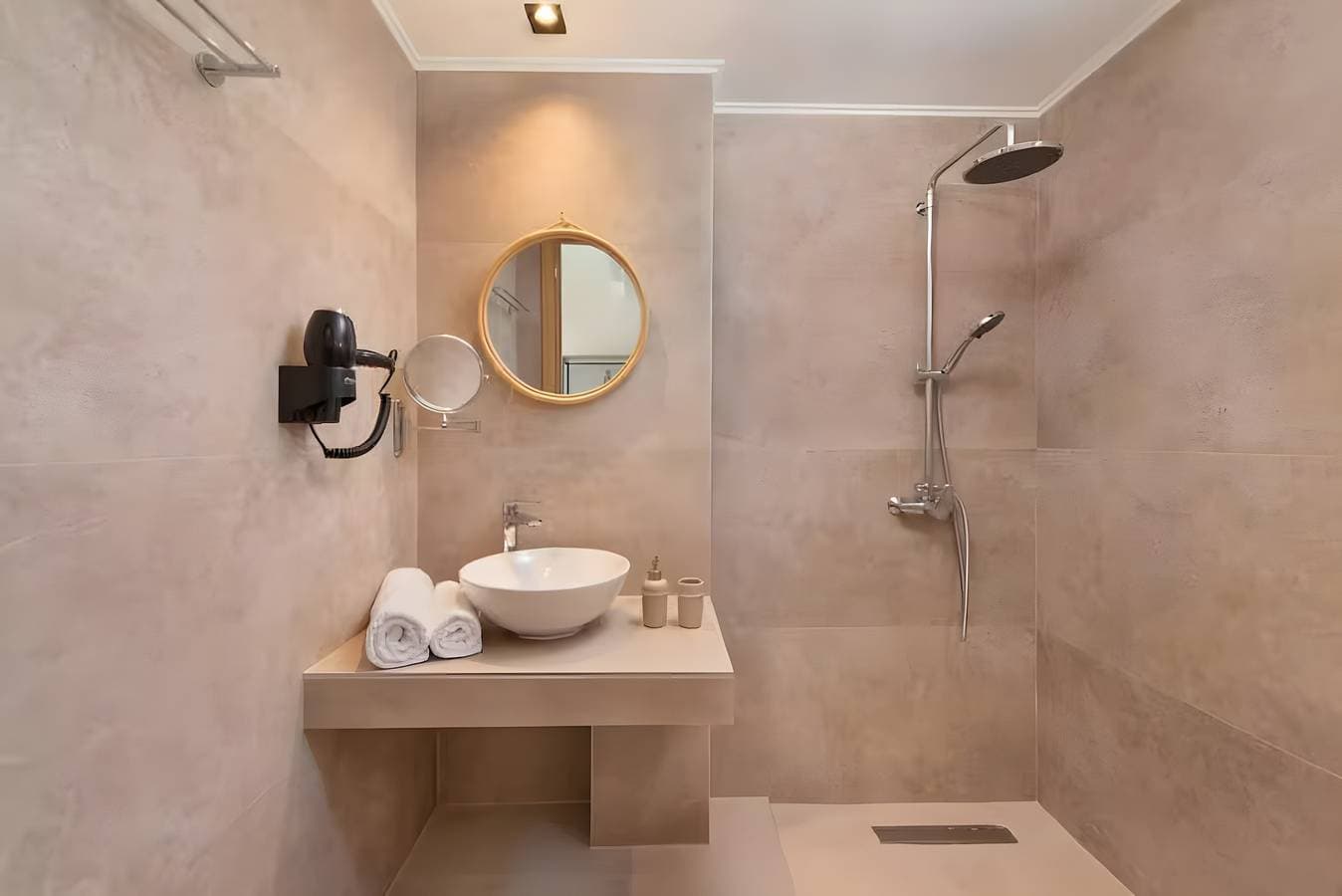 Foto 12 von 29: Ferienwohnung 'Mb Luxury Suites Charaki No 2' mit privatem Pool, Wi-Fi und Klimaanlage
