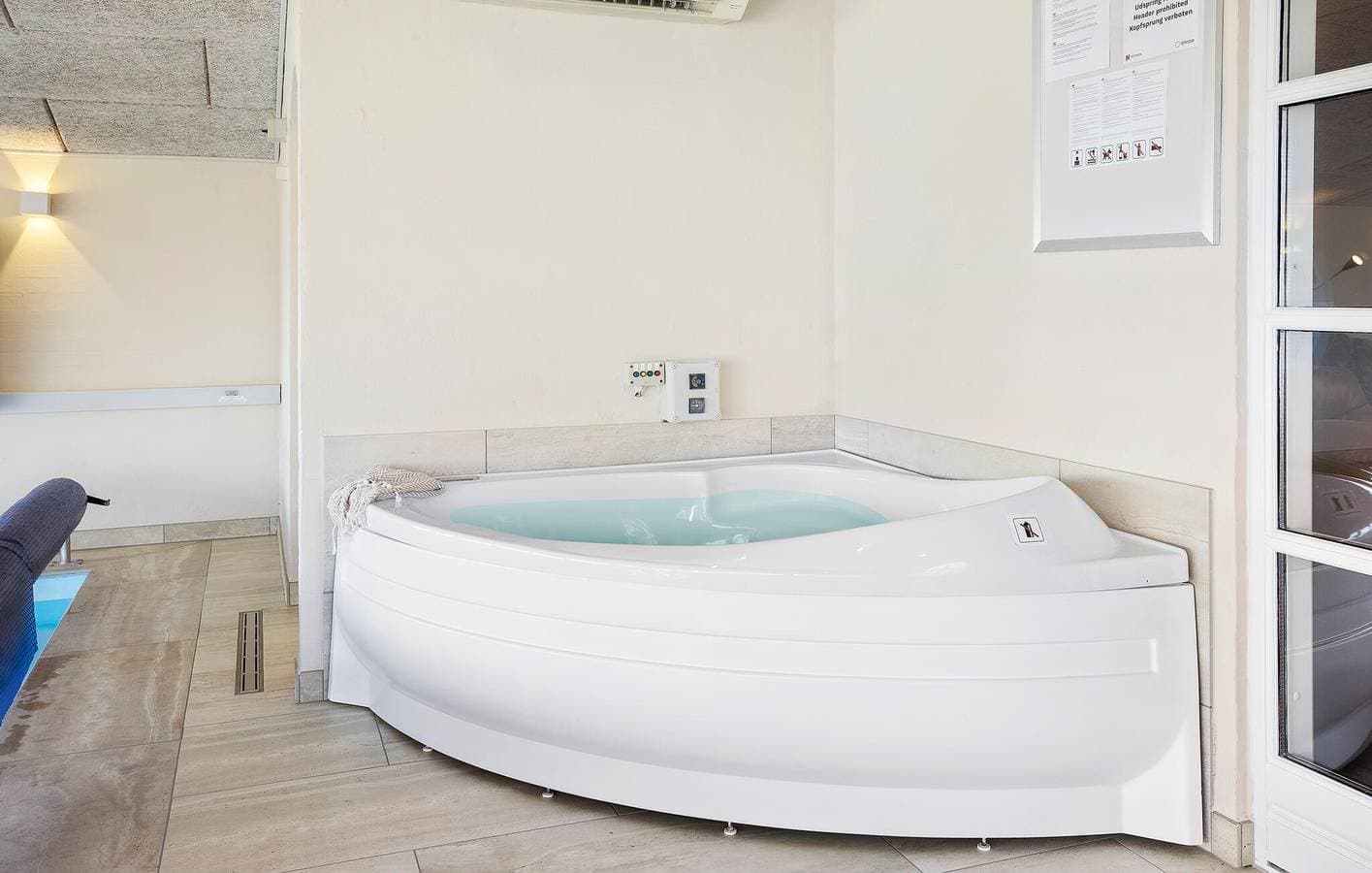 Foto 9 von 31: Ferienhaus für 10 Personen mit Whirlpool