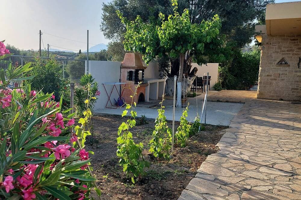 Foto 13 von 27: Ruhig gelegen, inmitten von alten Olivenbäumen mit privatem Pool und Garten!