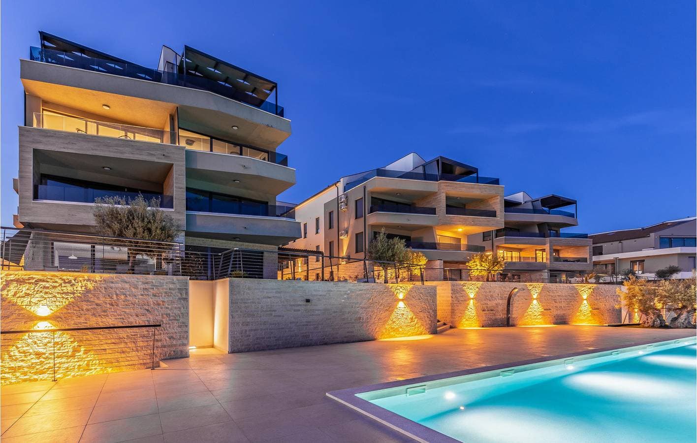 Foto 6 von 39: Gemütliche 62 m² große Ferienwohnung mit Meerblick, Pool, Strand in der Nähe und Parkplatz