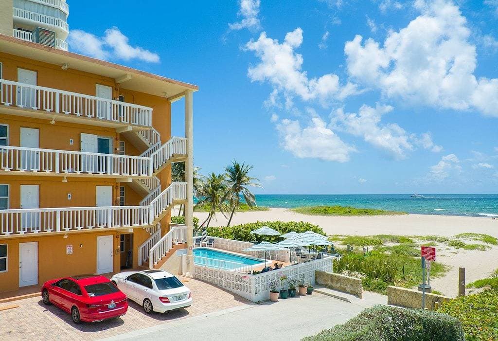 Foto 5 von 28: Pompano Beach Florida Beachfront Condo voll ausgestattete Küche