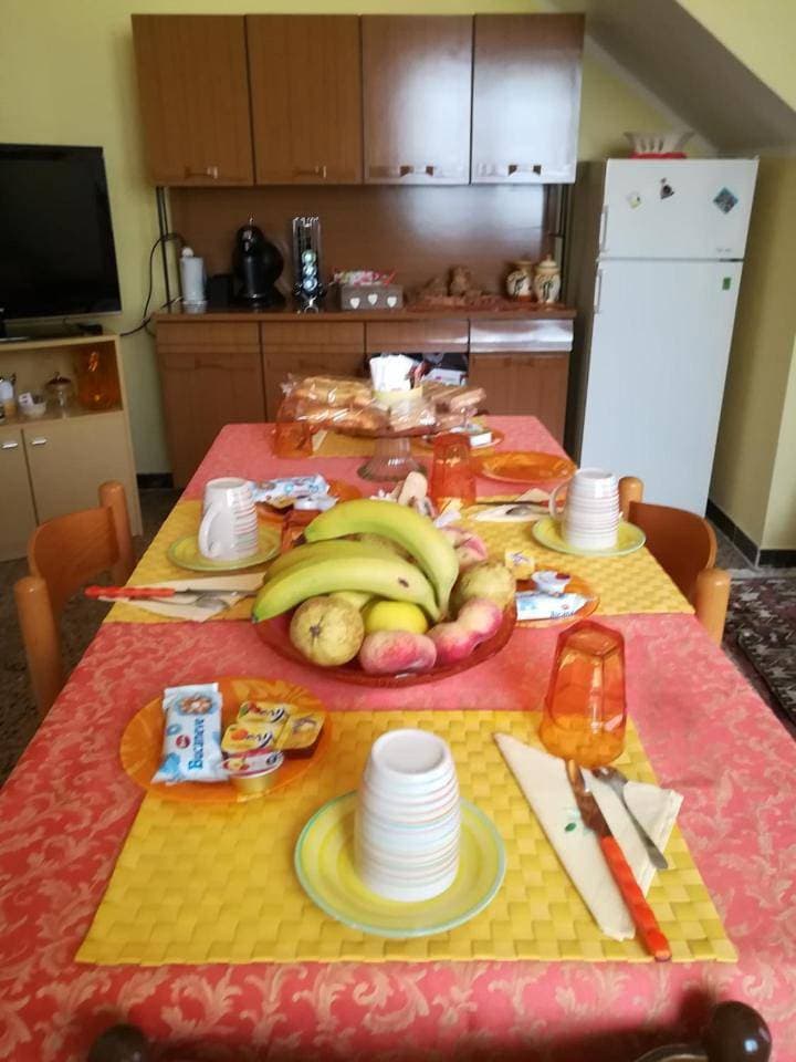 Foto 6 von 30: Twin Room with Shared Bathroom