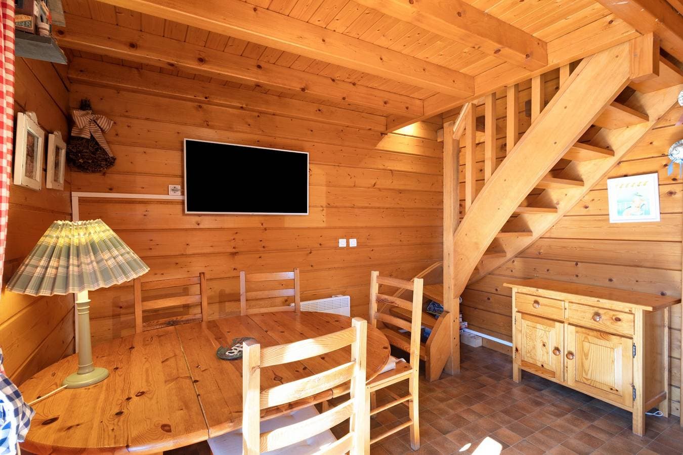 Foto 8 von 23: Chalet "Maison De Bois Finlandaise" mit 2 privaten Terrassen und Balkon