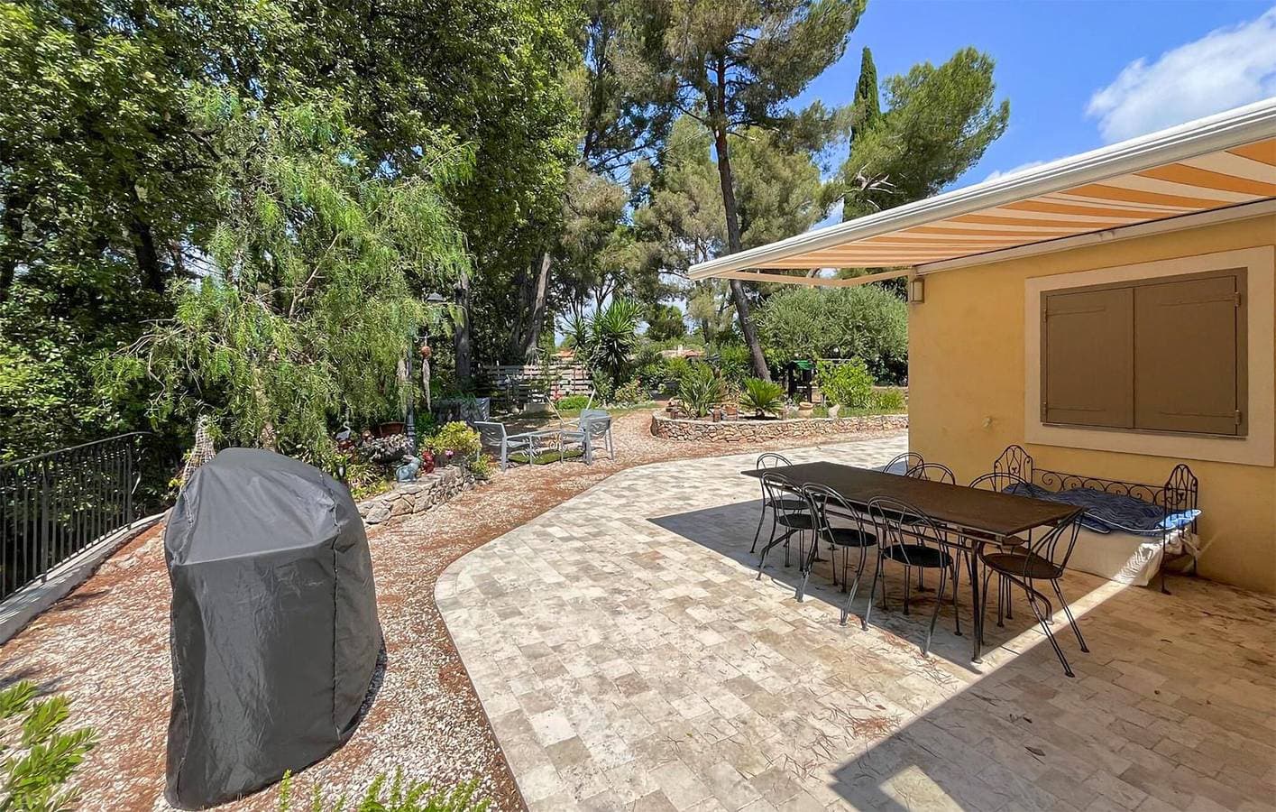 Foto 4 von 33: Riverside Retreat mit Pool und Terrasse - La Bocca