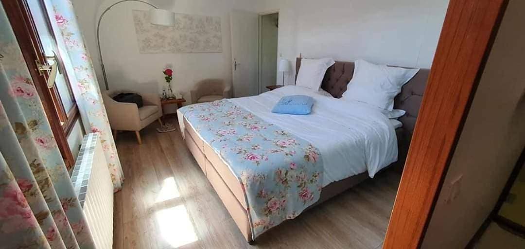 Foto 8 von 33: Three-Bedroom Holiday Home