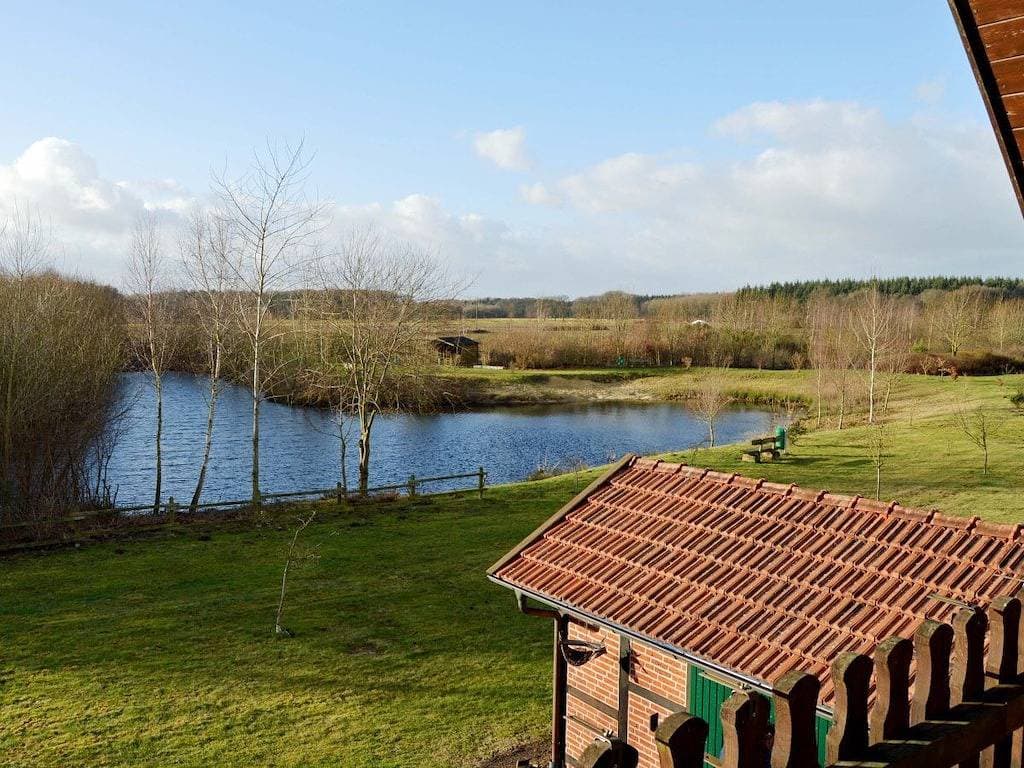 Foto 7 von 21: Altes Heuerhaus am See