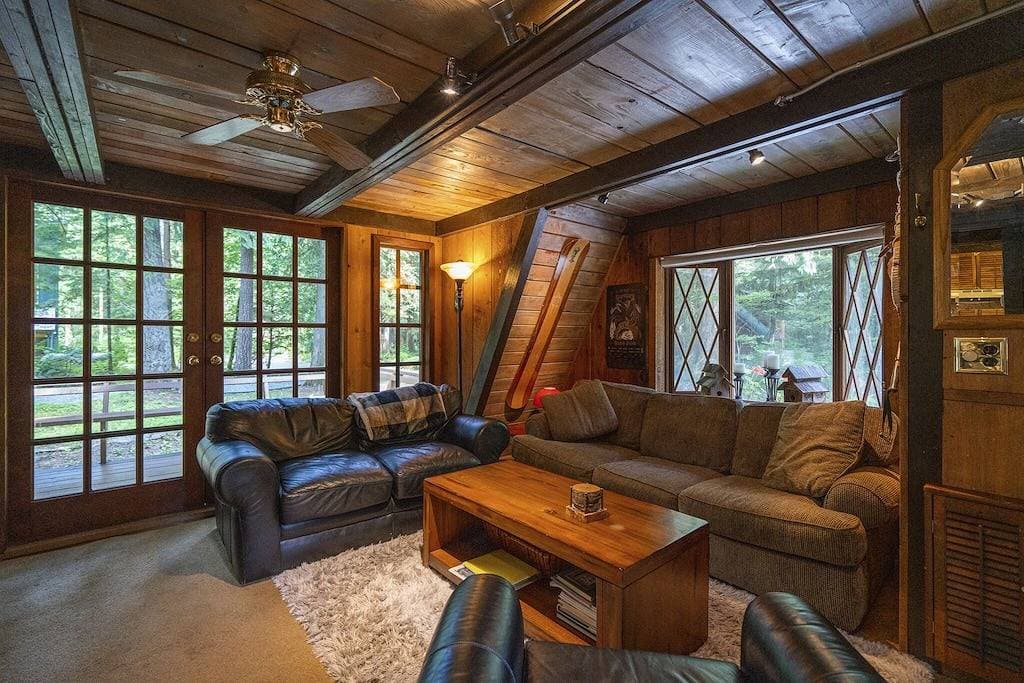 Charmantes Cedar Chalet mit eigenem Whirlpool und Feuerstelle 1