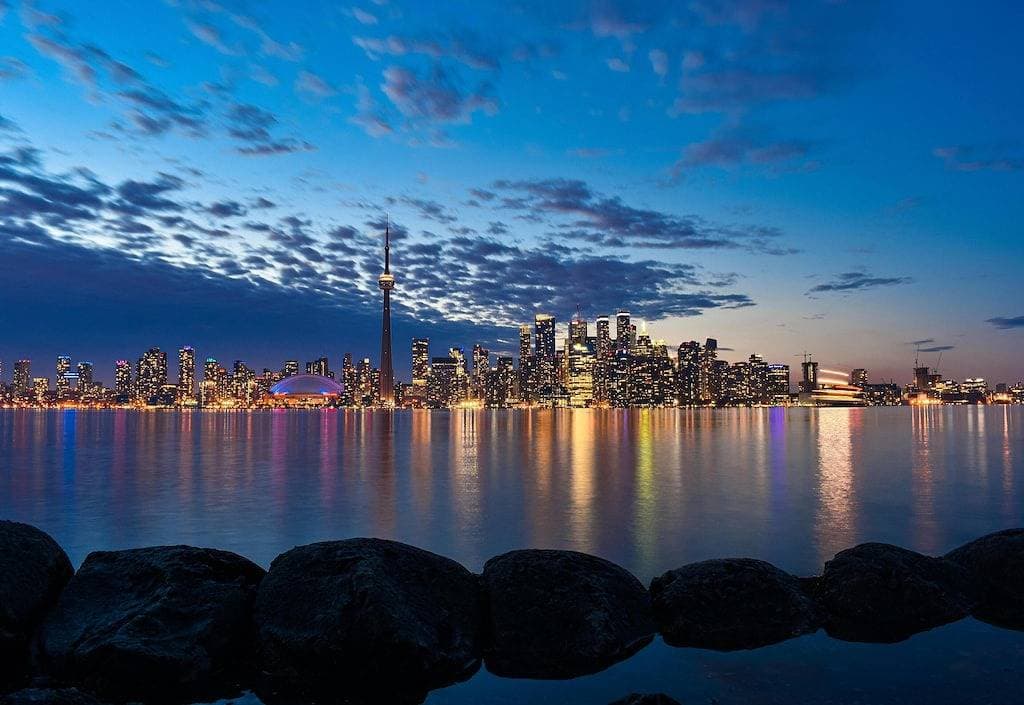 Foto 8 von 28: Luxury 1 Bedroom Condo im Herzen von Downtown Toronto