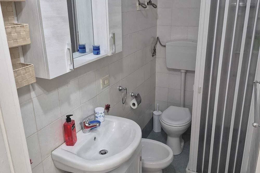 Foto 4 von 13: Small Brazil Home 1 minute from metro stop and 5 minutes from the beach