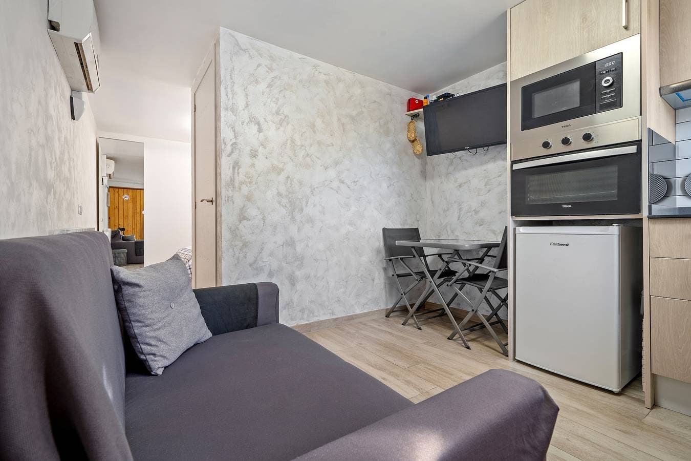 Foto 6 von 18: Ferienwohnung „Stadtflucht ins Grüne“ mit privatem Pool, Garten & WLAN