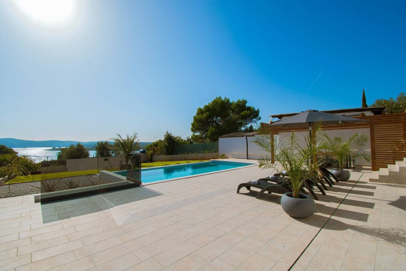 Foto 9 von 61: Neue Villa mit privatem Pool mit Meerblick