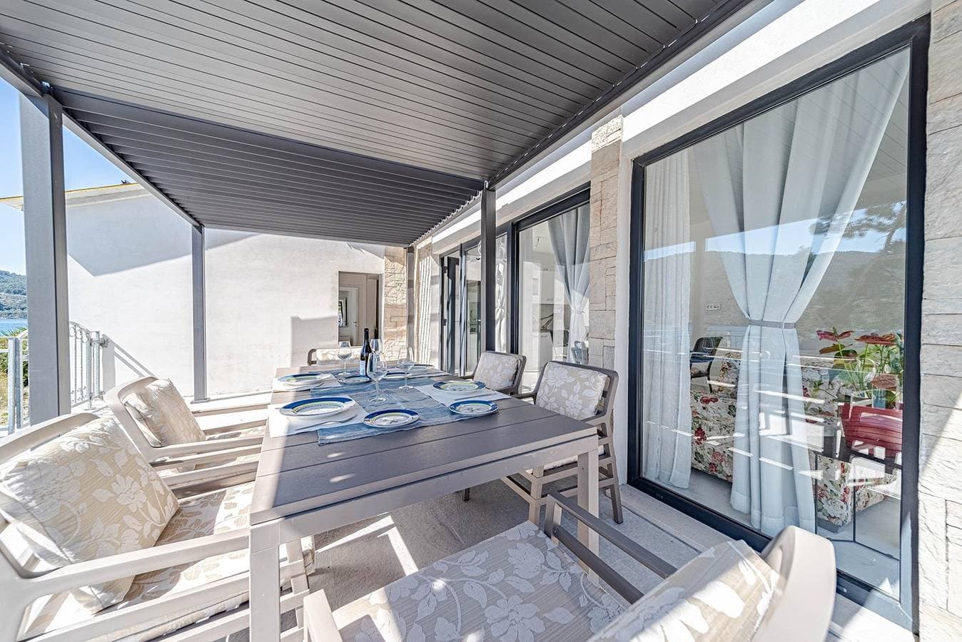 Foto 4 von 47: Schönes Ferienhaus am Meer Ema mit Terrasse