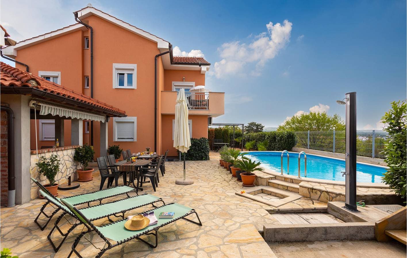 Foto 2 von 35: Gemütliche Ferienwohnung mit Pool in der Nähe eines FKK-Strandes – WLAN, Klimaanlage und Terrasse