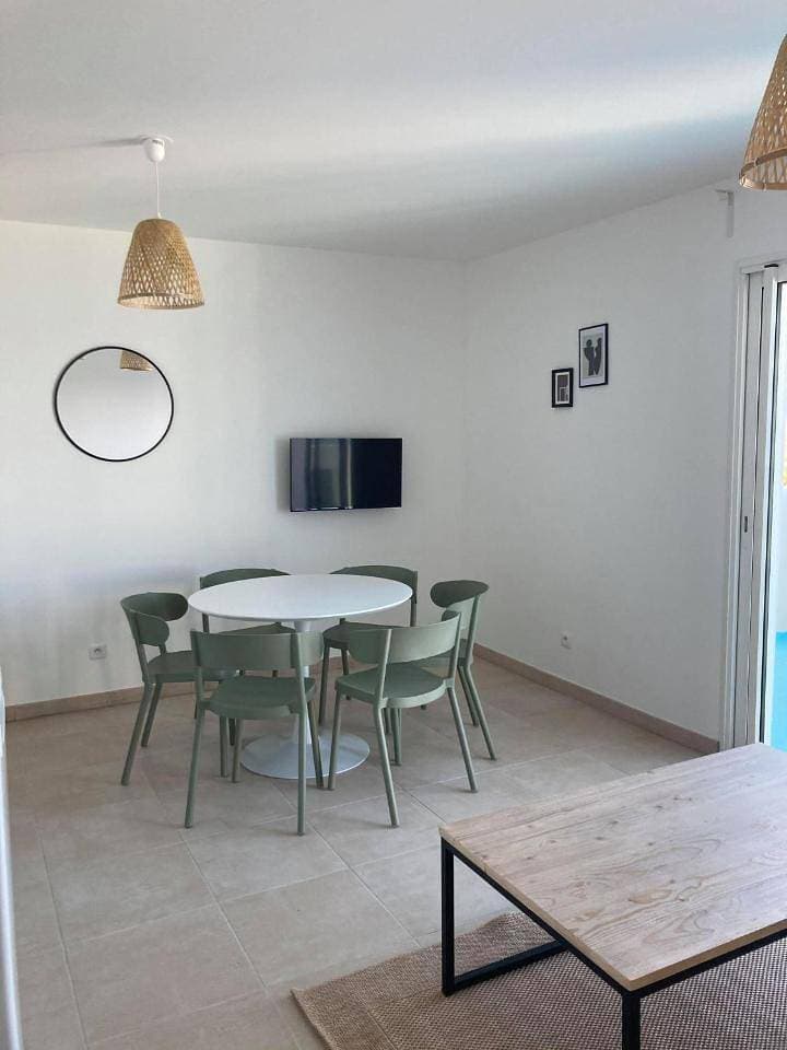 Foto 10 von 19: Two-Bedroom Apartment with Sea View