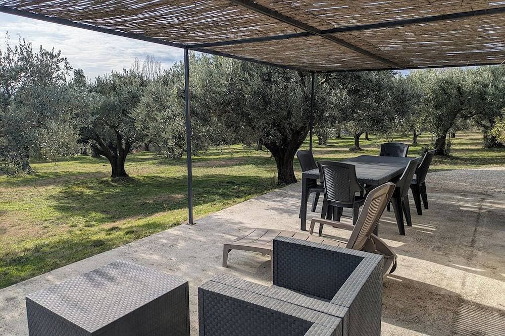 Foto 8 von 17: Large, relaxing gîte full of charm surrounded by olive trees - Pets welcome