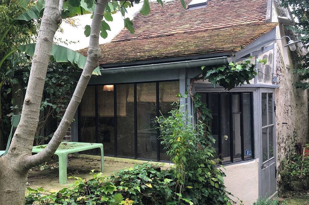 Nice little house with garden. Ideal for a charming weekend 1