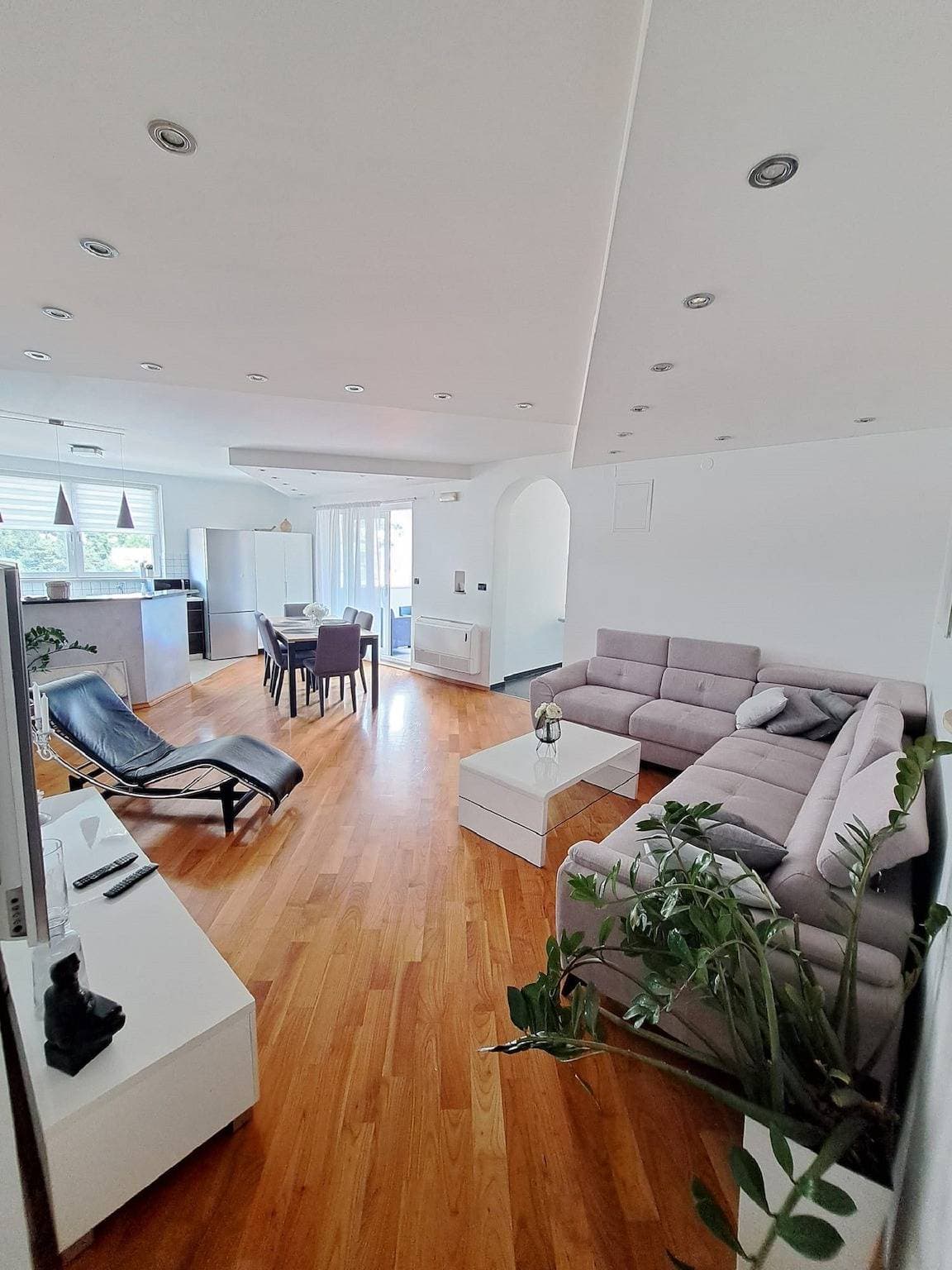 Foto 3 von 31: Ferienwohnung für 6 Personen mit Balkon