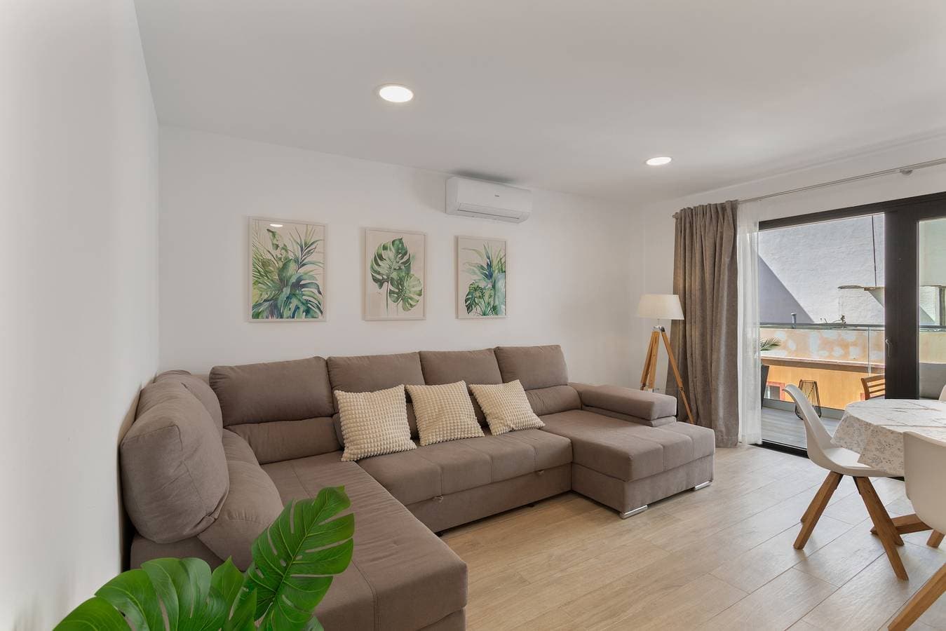 Foto 2 von 29: Ferienwohnung 'Lupama Suite' mit privatem Pool, WLAN und Klimaanlage