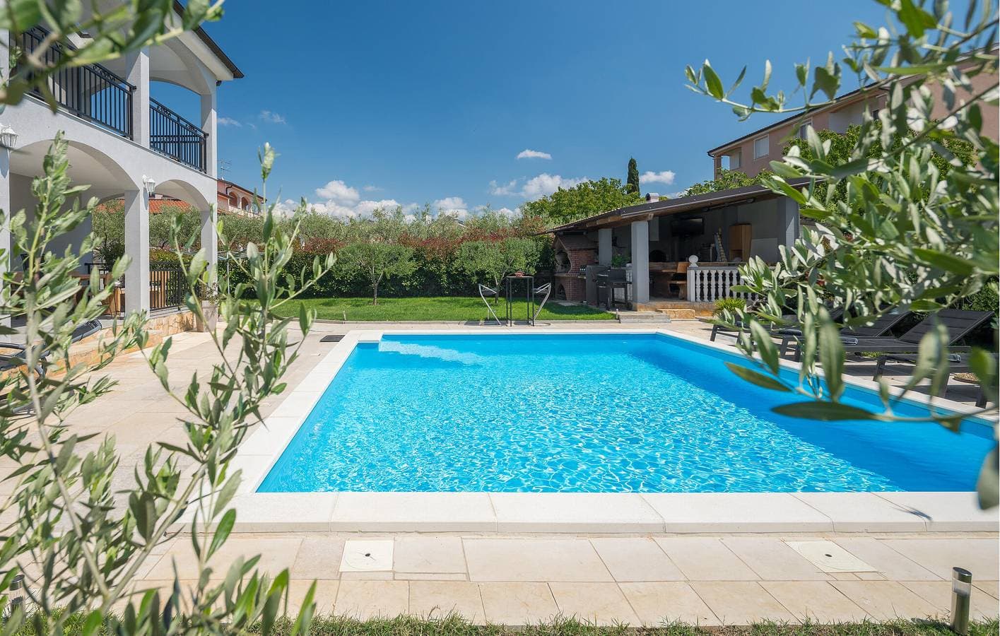 Foto 12 von 34: Modernes Apartment mit Pool, WLAN und Parkplatz in der Nähe des Stadtzentrums von Musalez
