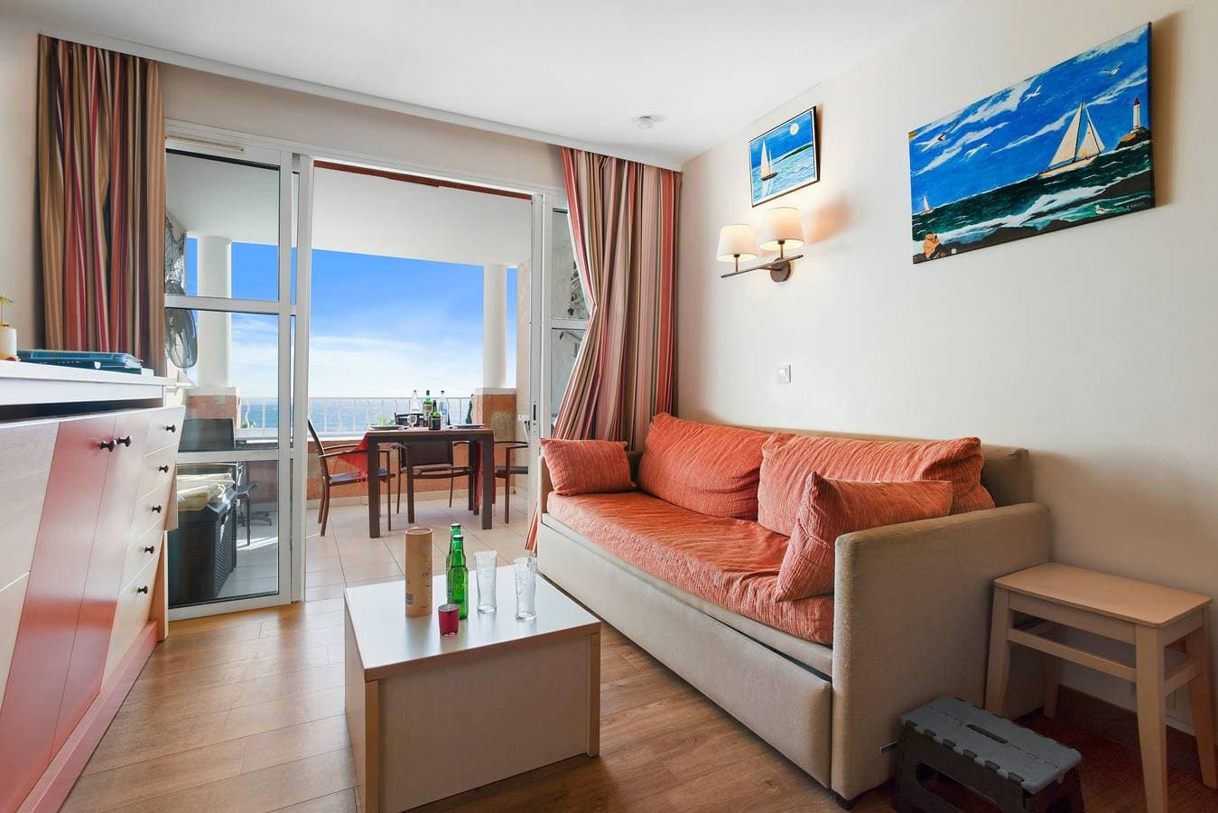 Foto 8 von 25: Appartement 'Cap Esterel St Raphaël' mit Meerblick, Gemeinschaftspool und privater Terrasse