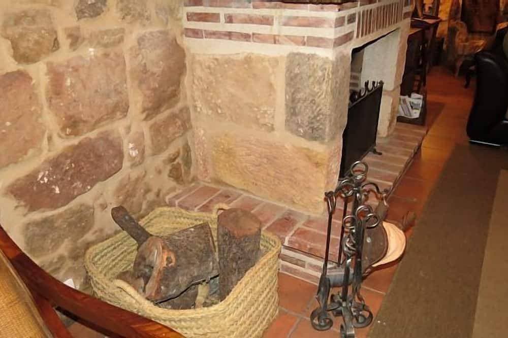 Foto 8 von 28: Das Steinhaus des Dorfes für 10 Personen