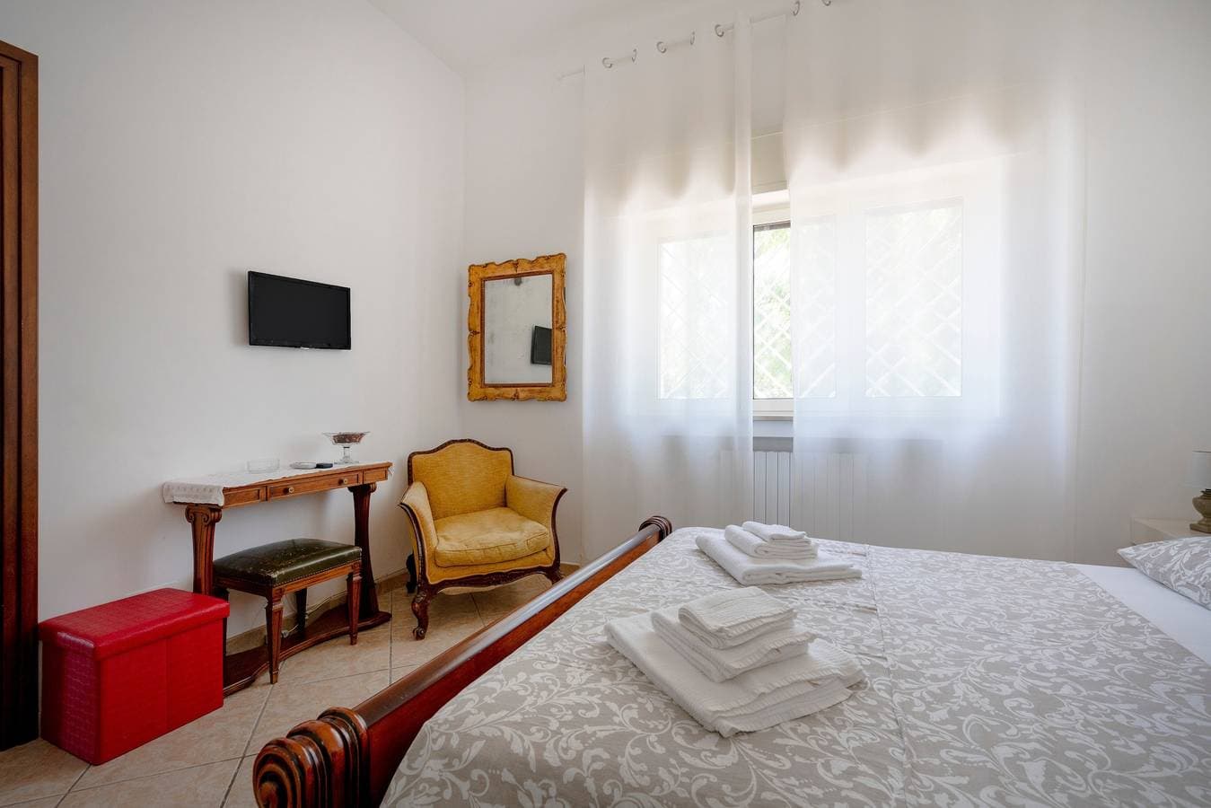 Foto 5 von 11: King-Zimmer mit Gemeinschaftsterrasse, WLAN und Klimaanlage