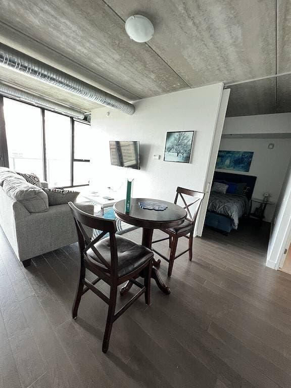 Foto 7 von 13: Executive Luxury 2 bed Spacious Downtown WIFI laundry