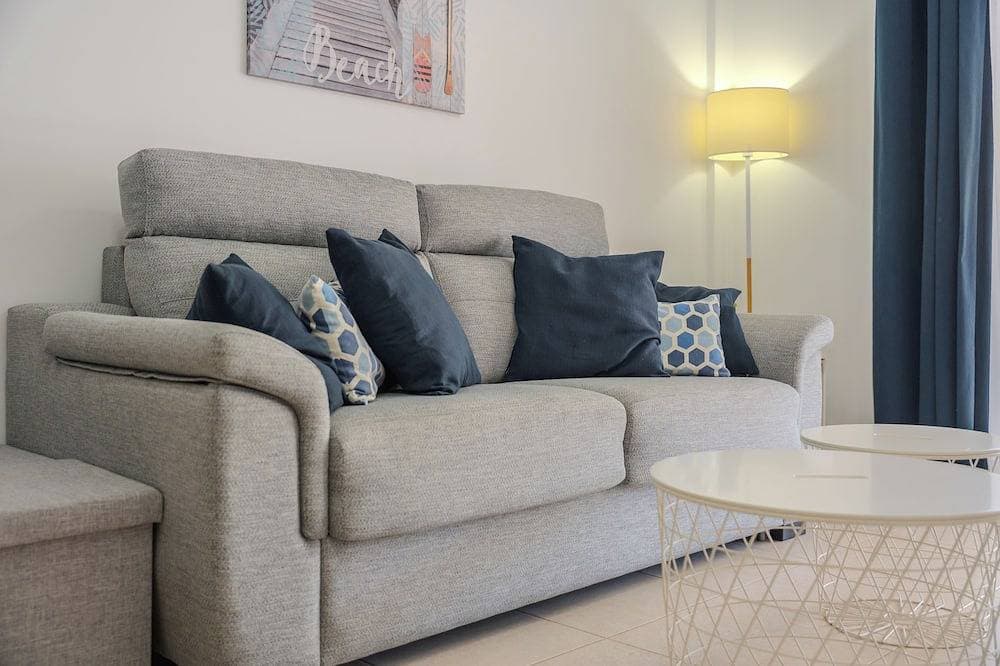 Foto 10 von 30: Neu !!! Luxuswohnung, 32 m2 Sonnenterrasse, Blick auf den Pool