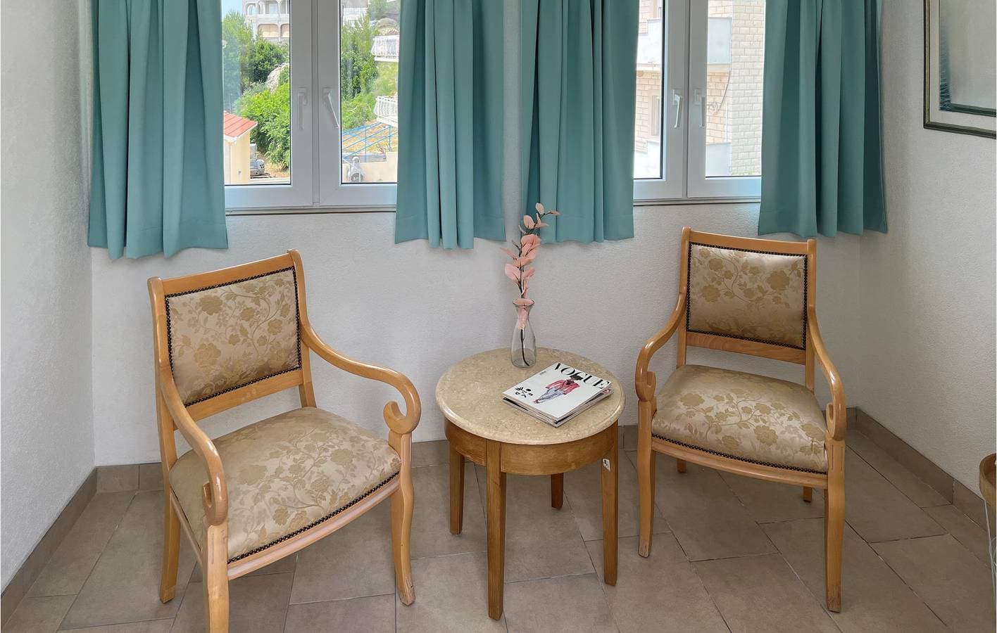 Foto 7 von 26: Gemütliche 300 m zum Strand: Klimatisierte Wohnung mit Terrasse und Parkplatz