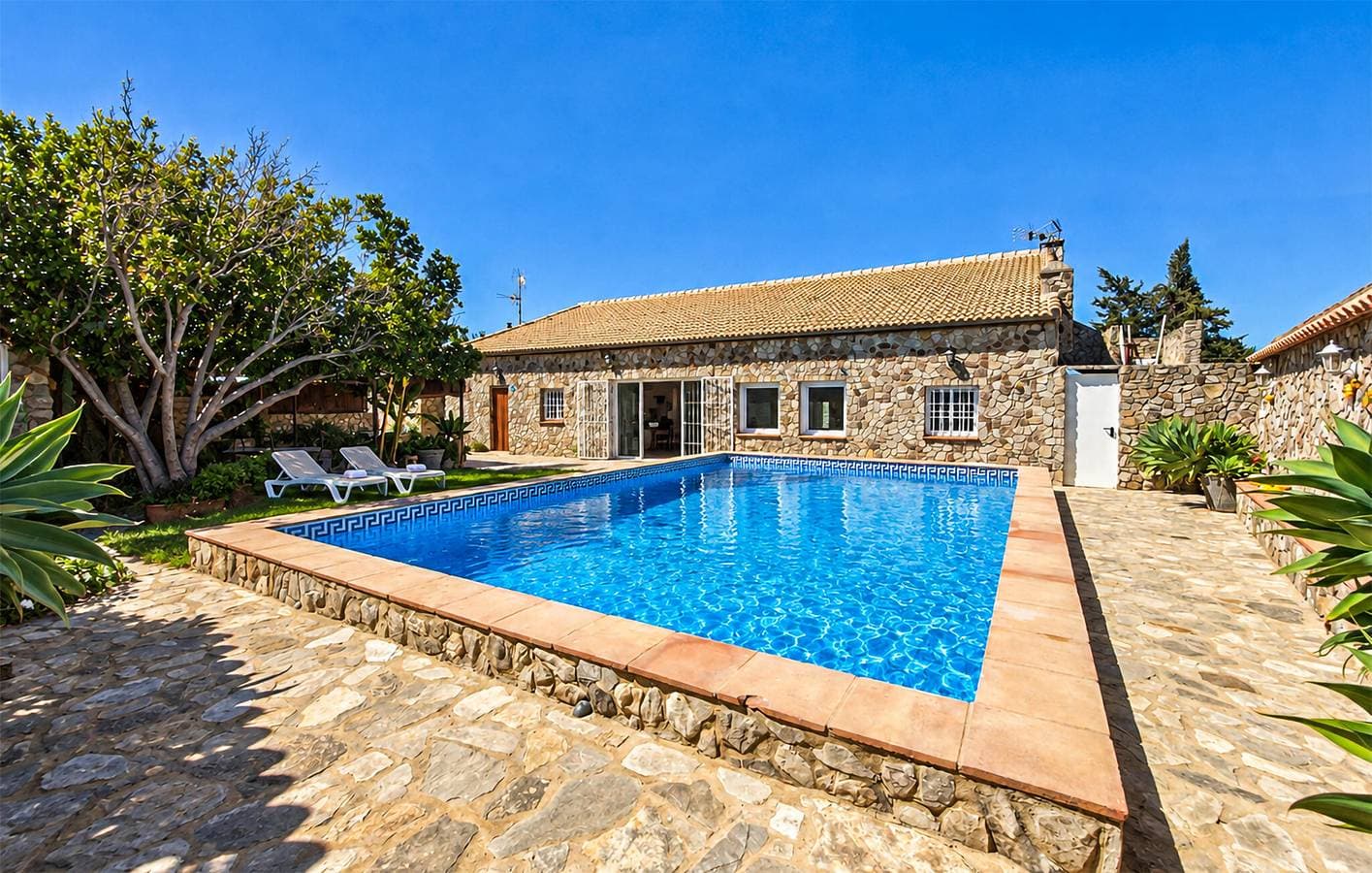 Foto 9 von 25: Geräumige 170 m² große Ferienwohnung mit Pool, WLAN und Parkplatz in der Nähe von San José de Malcocinado