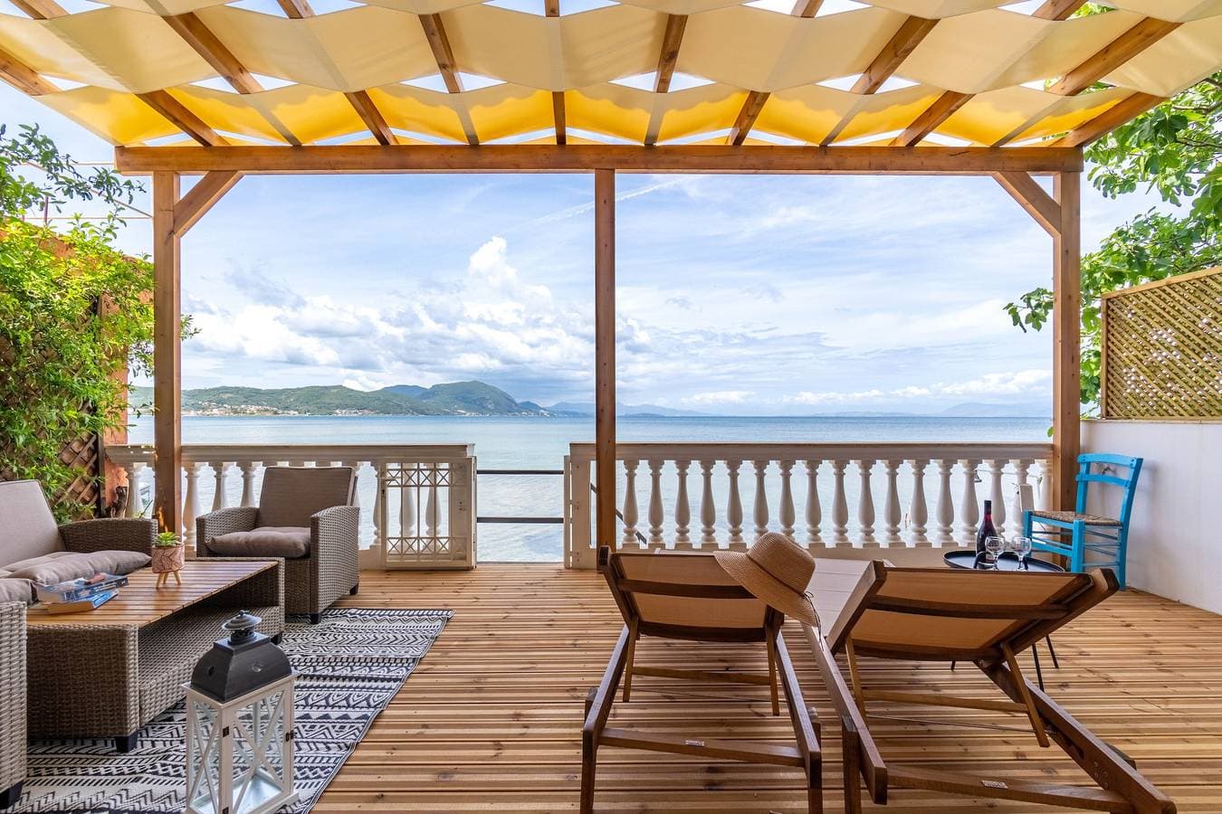 Foto 2 von 27: Ferienwohnung 'Nikos Seaside' mit Meerblick, WLAN und Klimaanlage